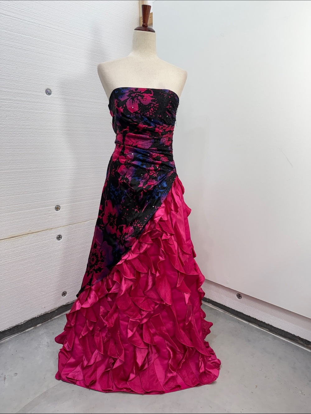 Vintage Jump Strapless Prom Dress Ruffled Evening Gown 3/4